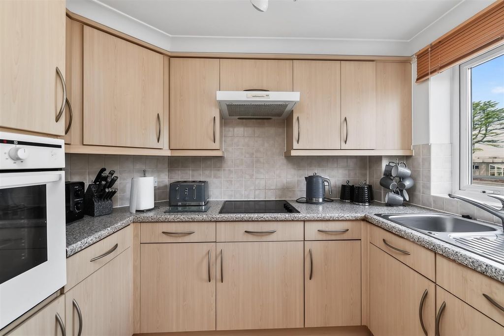 Property photo 3 of 17 Kitchen