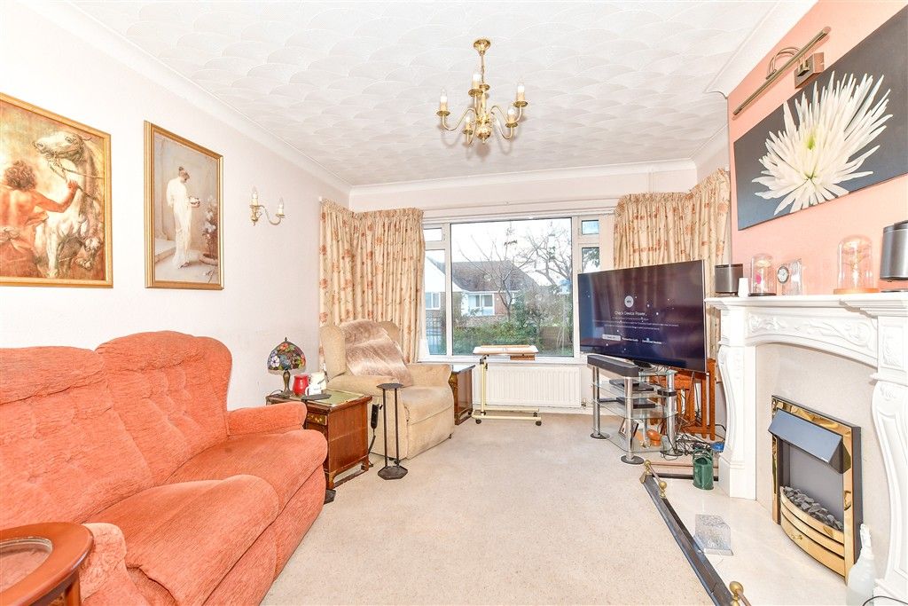 Property photo 1 of 14 Lounge