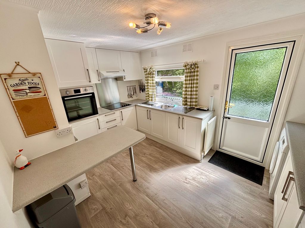 Property photo 2 of 16 Kitchen