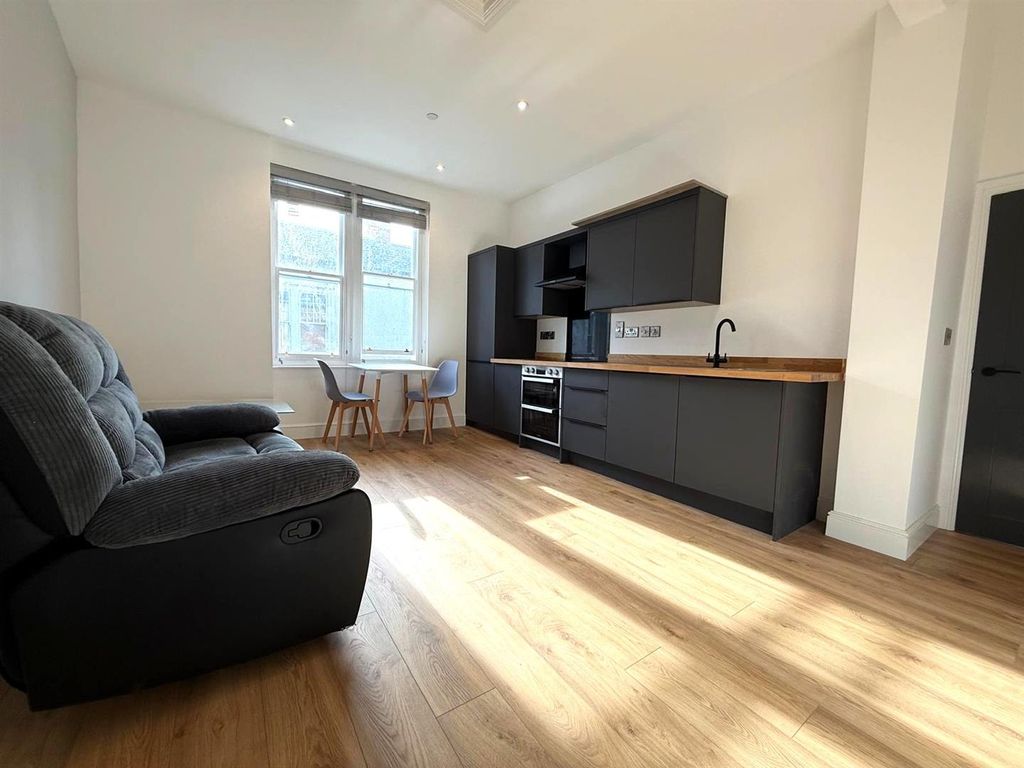 Property photo 1 of 8 Kitchen.Jpg