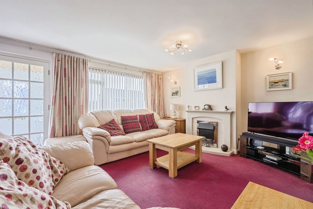 Property photo 2 of 20