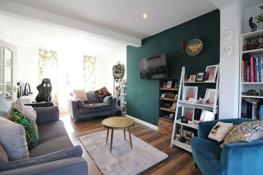 Property photo 2 of 13