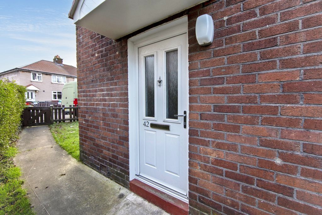 Property photo 2 of 19 42 Gillford Crescent, Carlisle Ca1 3Bs