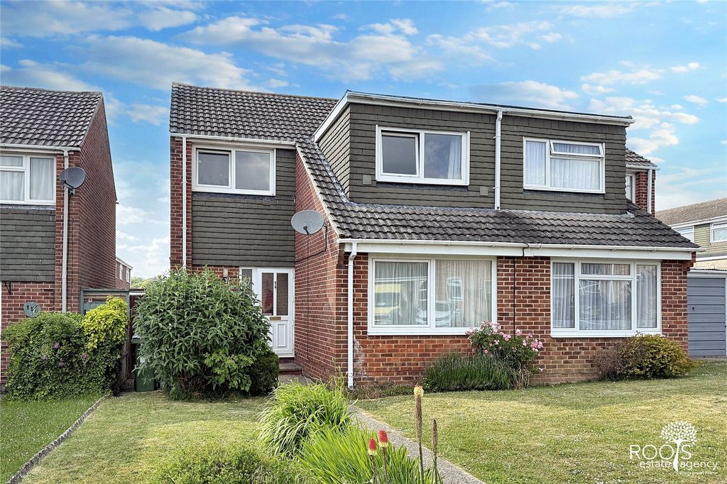 Property photo 1 of 10 Frontage
