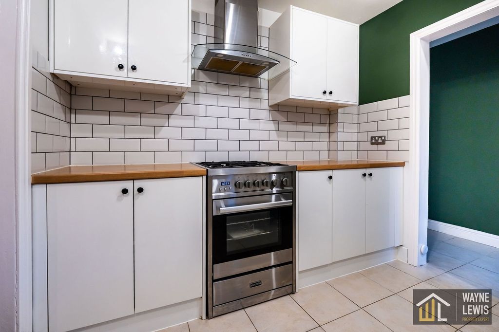 Property photo 3 of 28