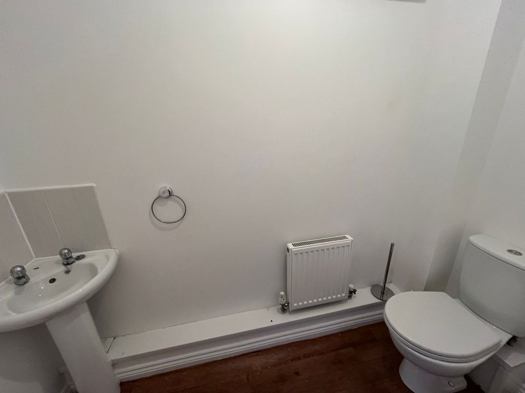 Property photo 2 of 13 Cloakroom