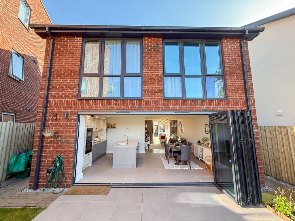 Property photo 2 of 18 4982173