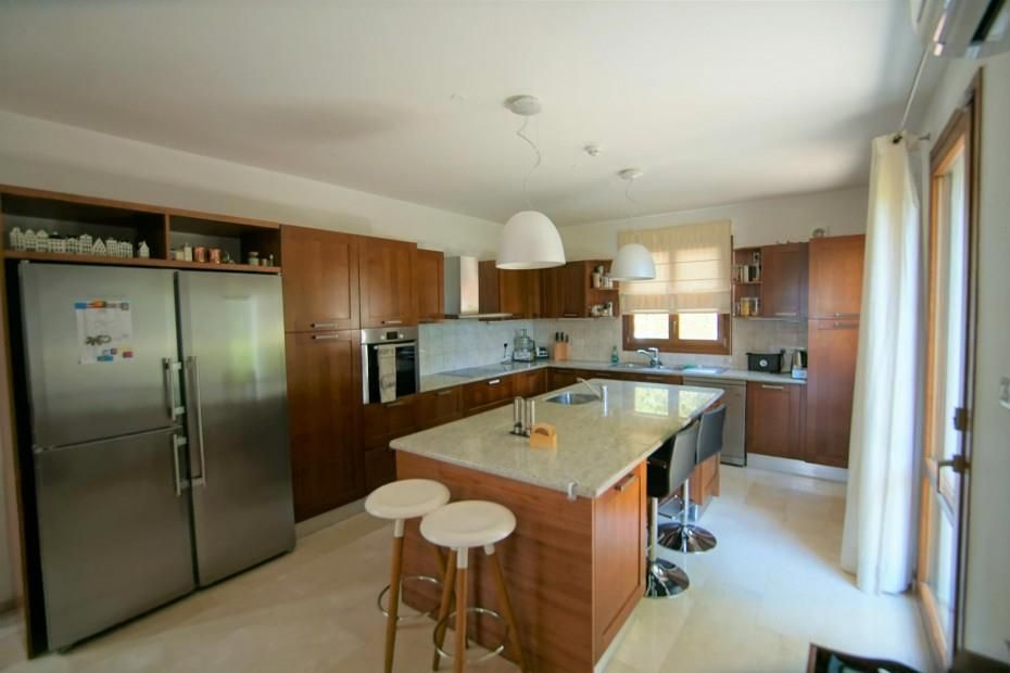 Property photo 3 of 45