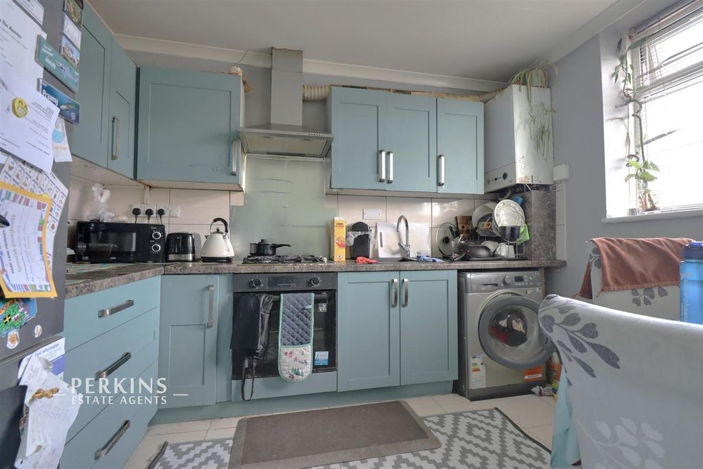 Property photo 3 of 8 Kitchen.Jpg