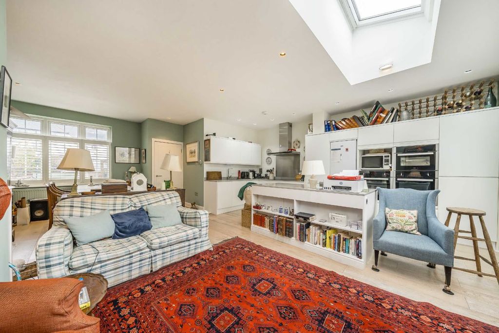 Property photo 2 of 9