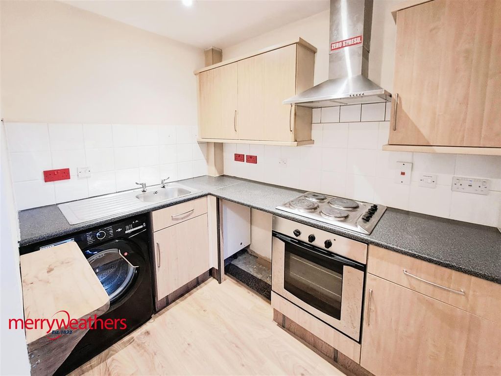 Property photo 2 of 8 Kitchen