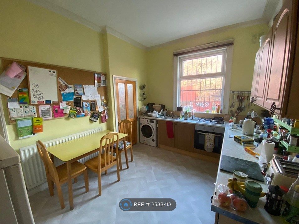 Property photo 1 of 11 Kitchen