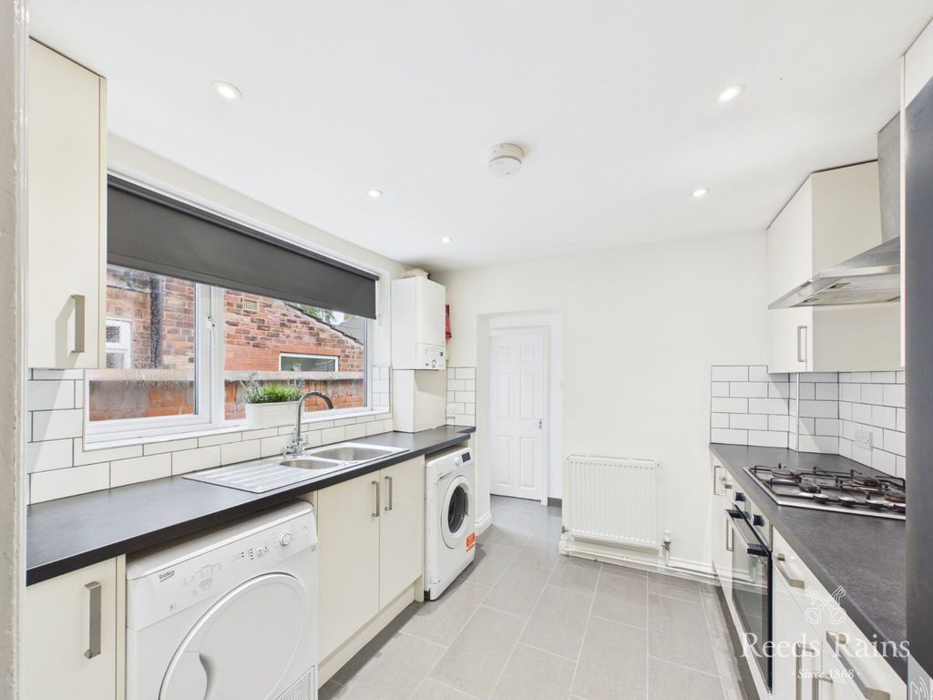 Property photo 2 of 19 Kitchen