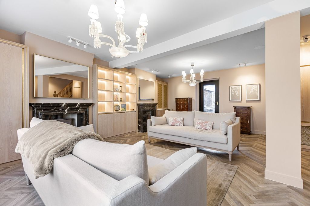 Property photo 2 of 25 Sitting Room