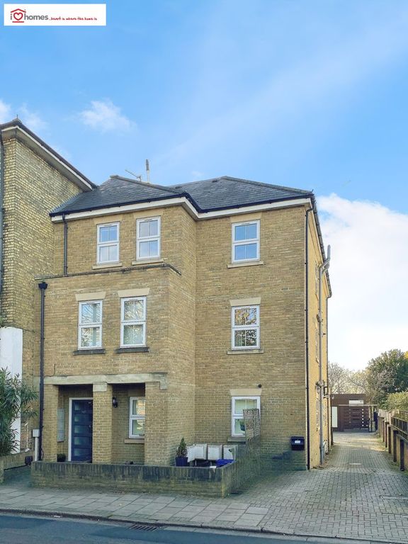 Property photo 1 of 8 Photo 4