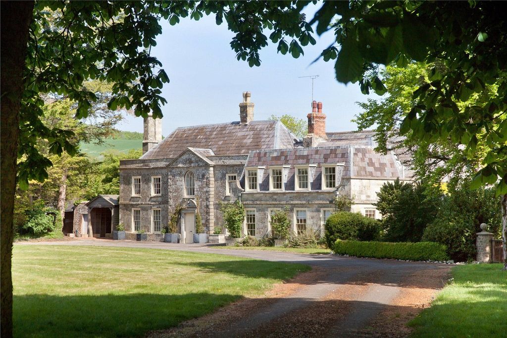 Property photo 2 of 14 Bapton Manor