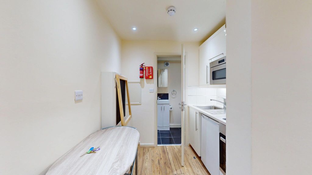 Property photo 2 of 11 Kitchen
