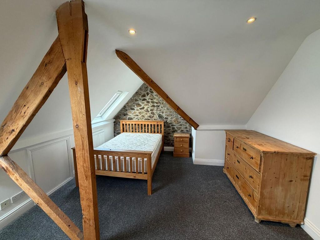Property photo 1 of 5 Bedroom