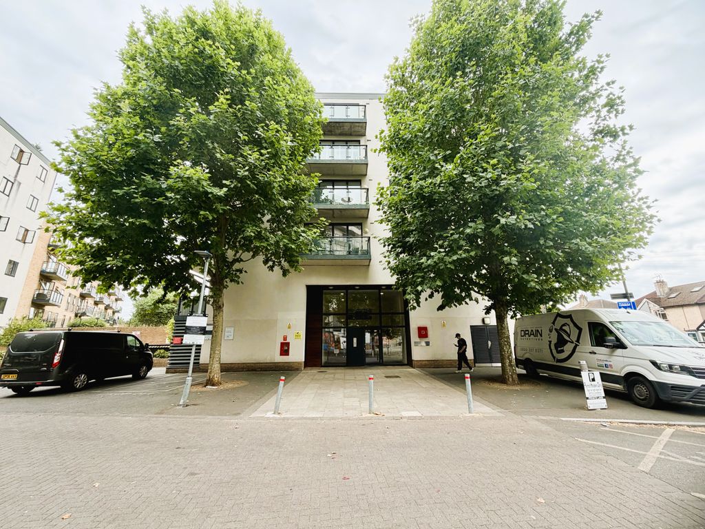 Property photo 1 of 8