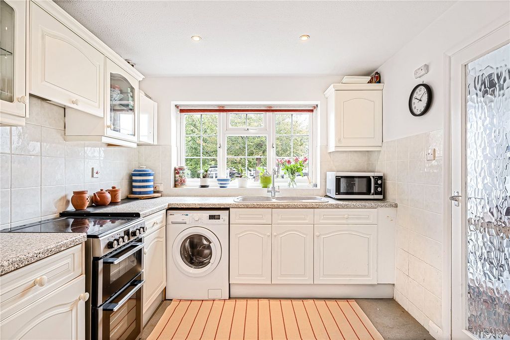 Property photo 3 of 34 Kitchen