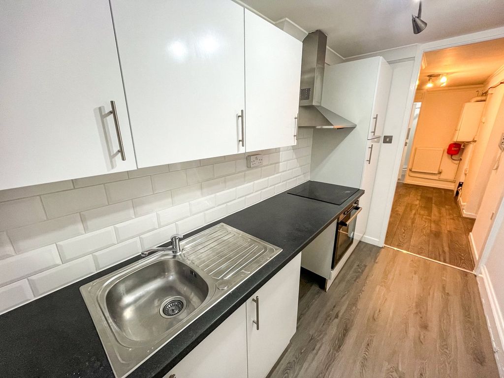 Property photo 3 of 8 Kitchen