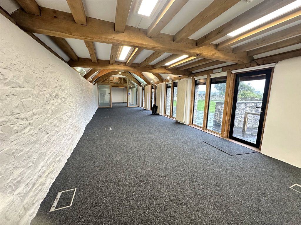 Property photo 2 of 12 Picture No. 11