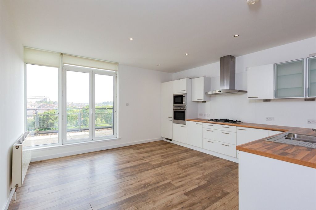 Property photo 2 of 19 Picture No. 05