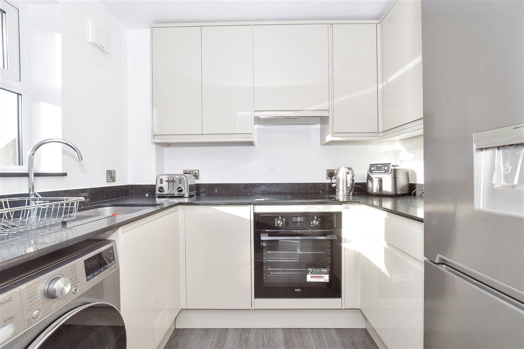 Property photo 3 of 9 Kitchen