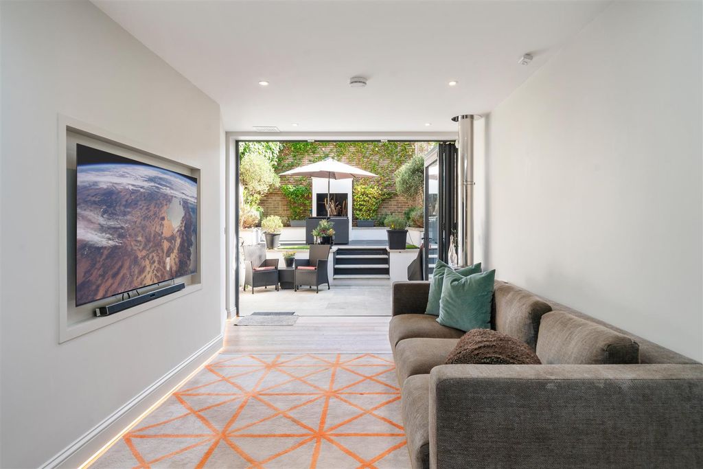 Property photo 1 of 13 122 Saltram Crescent W9 3Jx-No Watermark-11.Jpg