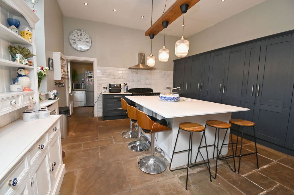 Property photo 1 of 41