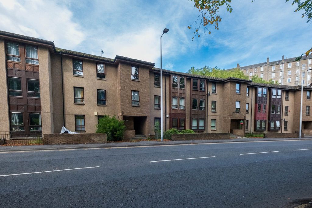 Property photo 2 of 26 Lochee Rd (28)