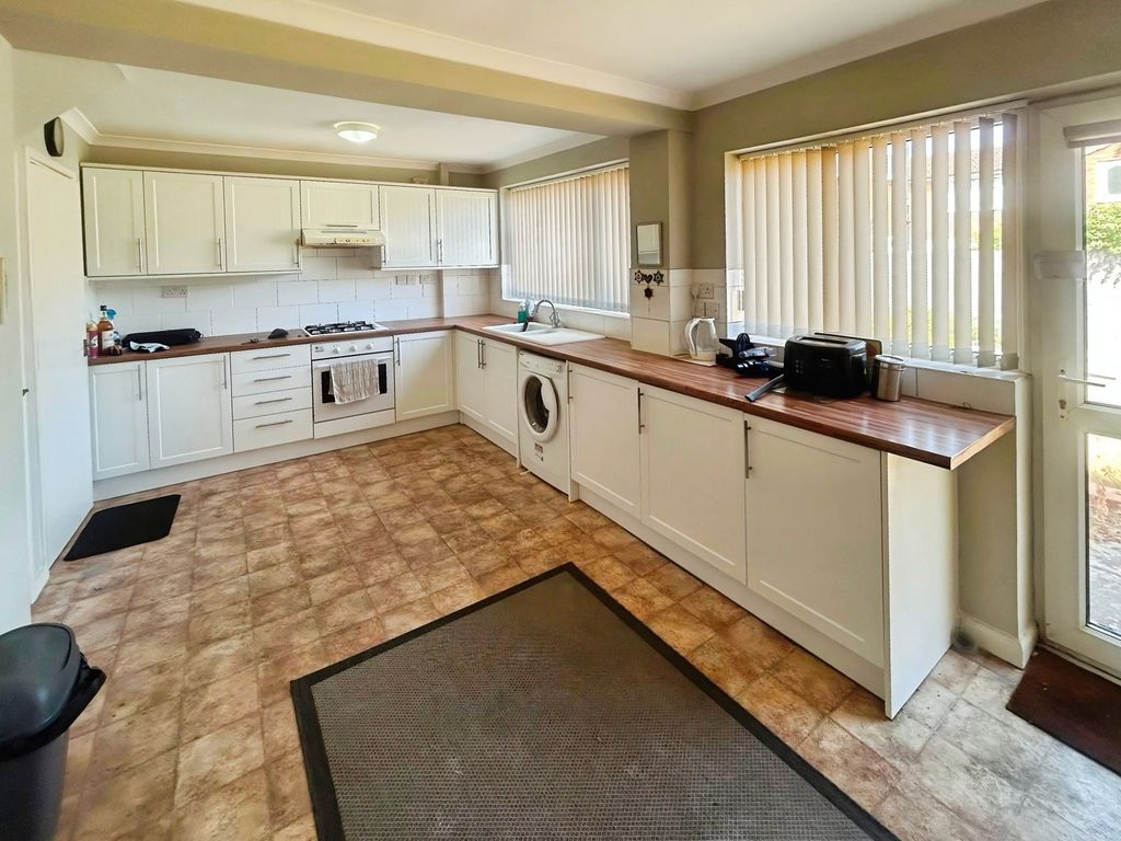Property photo 3 of 13 Kitchen