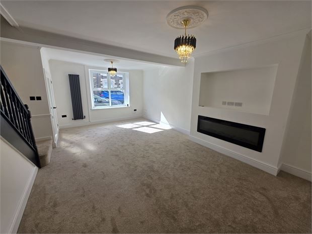 Property photo 3 of 12 Lounge