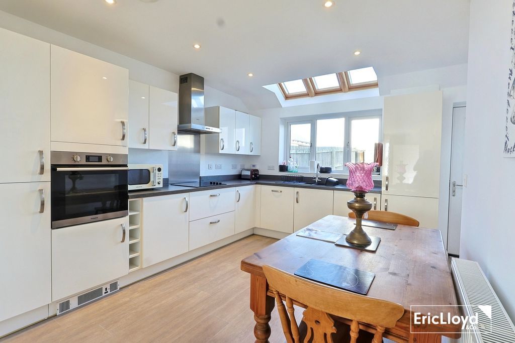 Property photo 3 of 19 Photo 17