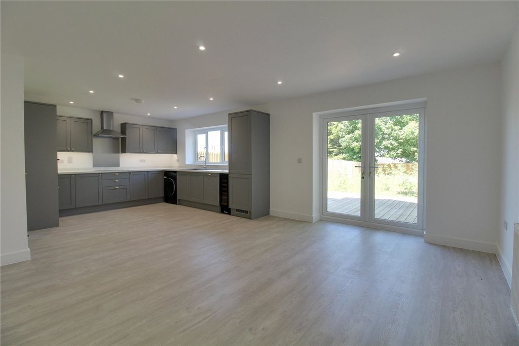 Property photo 3 of 12 Picture No. 10