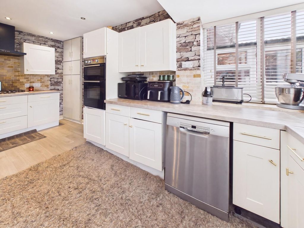 Property photo 2 of 13 Kitchen