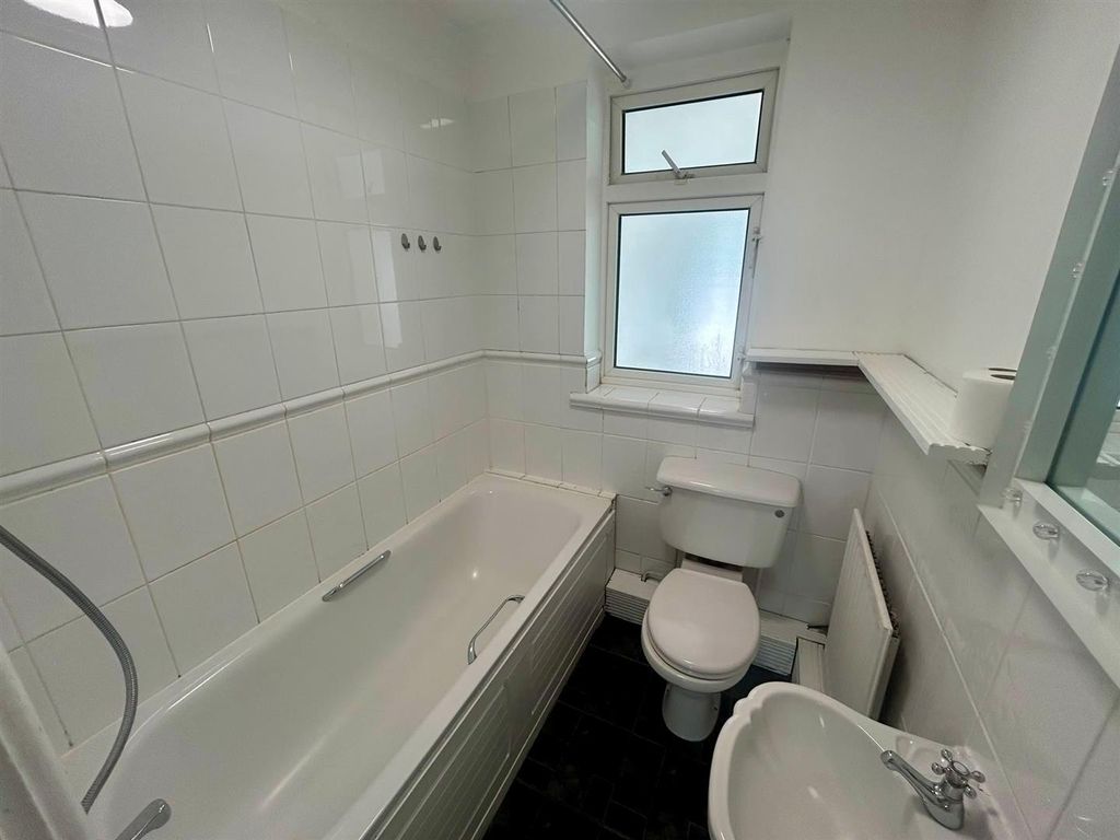 Property photo 3 of 10 Bathroom 2.Jpg