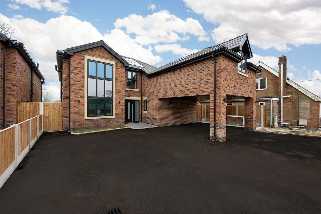 Property photo 2 of 11