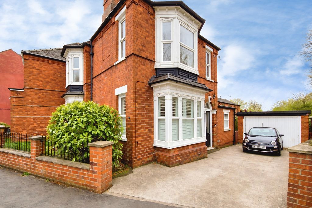 Property photo 1 of 16