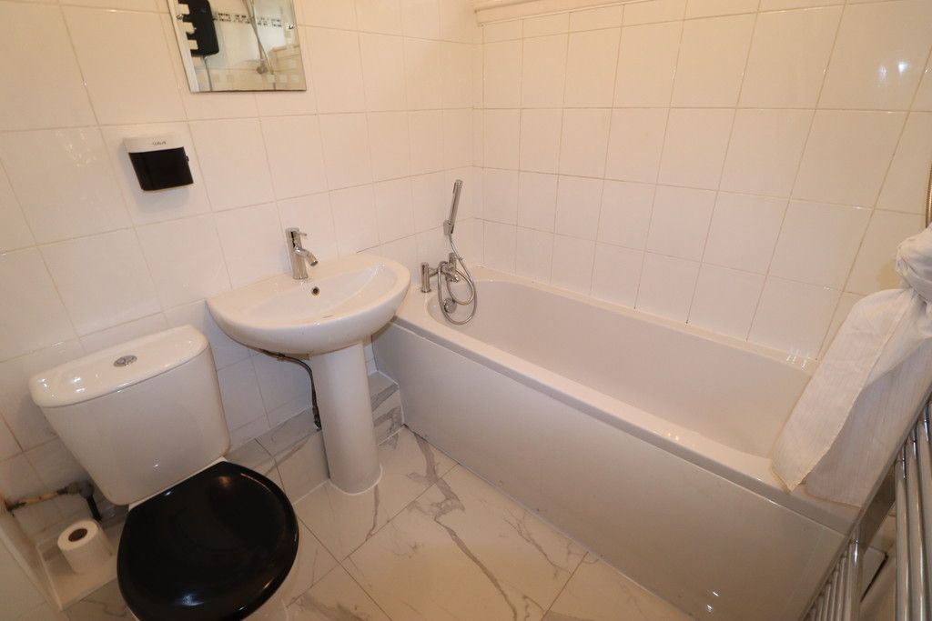 Additional image 8 of 2 bed flat to rentGairloch Crescent, Redding FK2