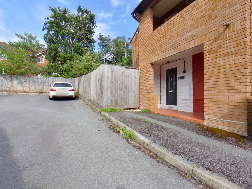 Property photo 1 of 12
