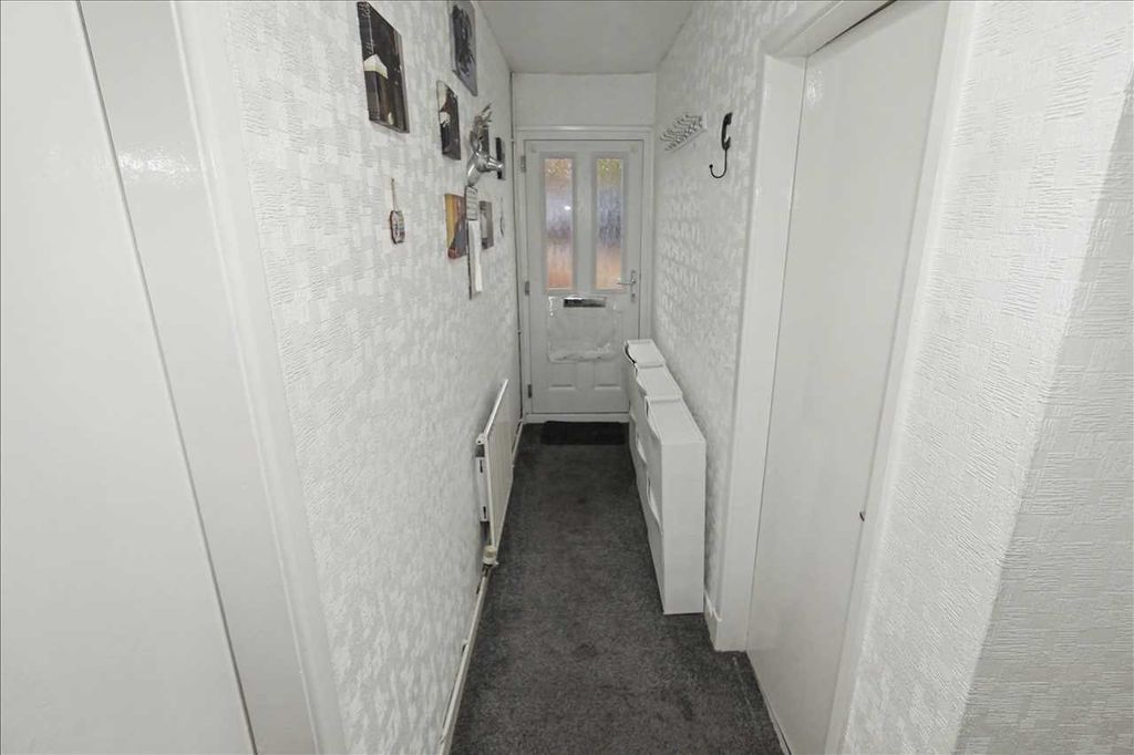 Property photo 2 of 27 Entrance Hall