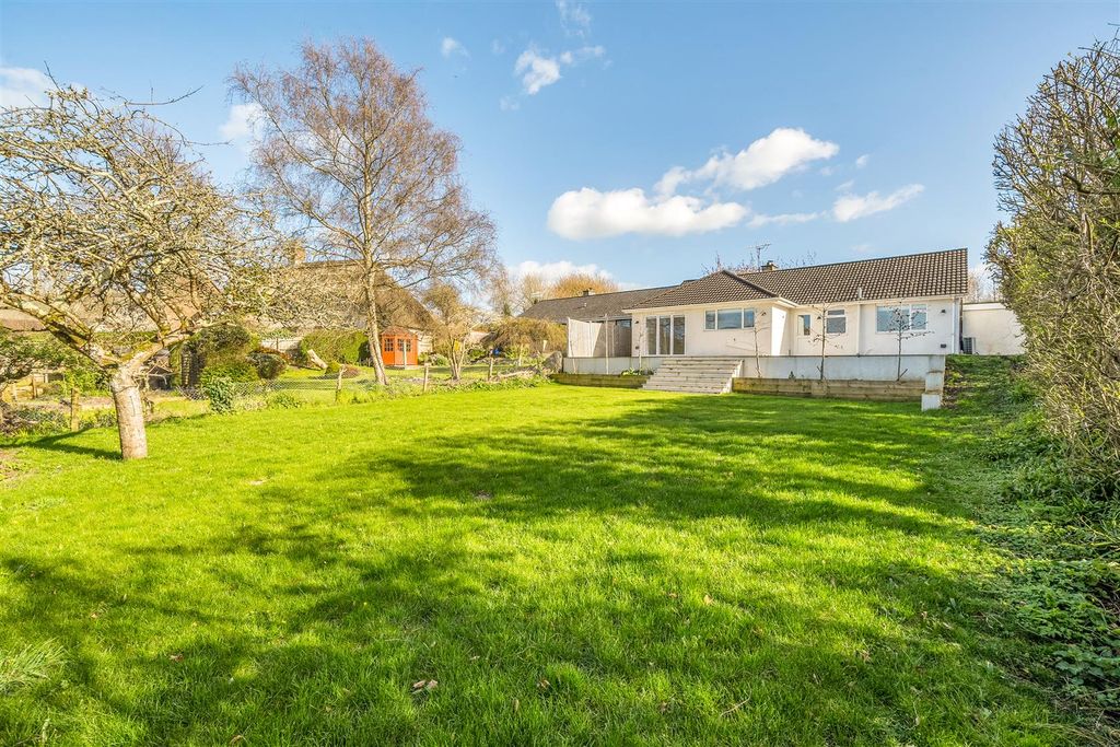 Property photo 2 of 21 Garden