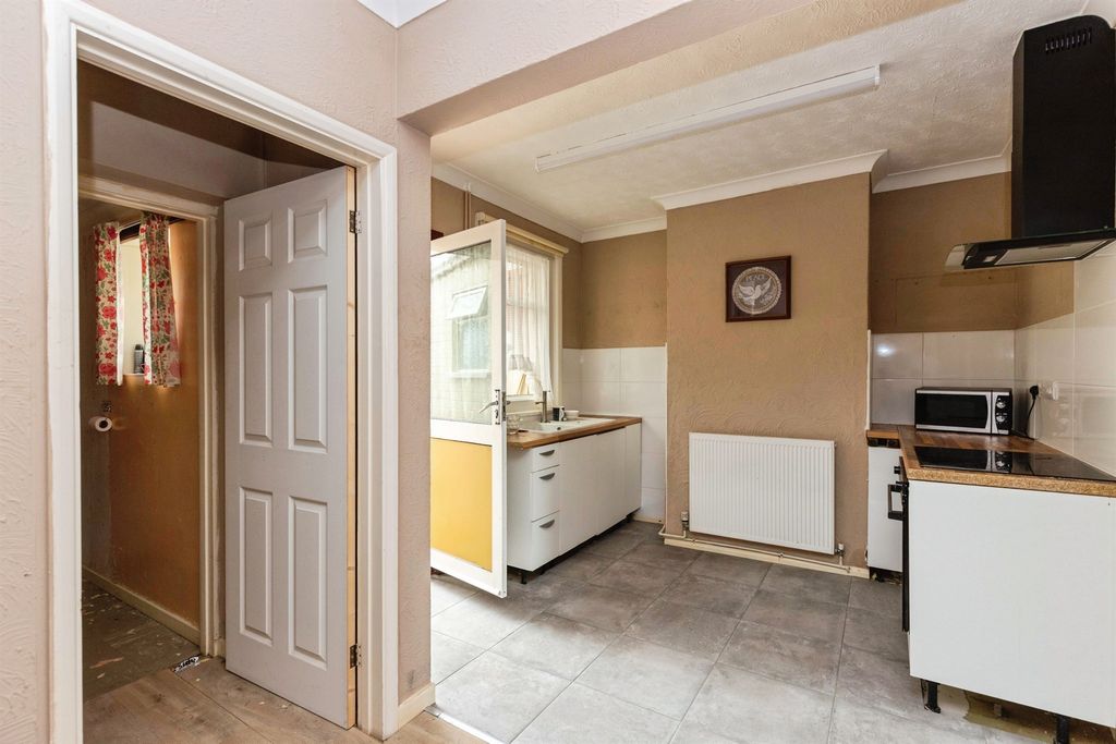 Property photo 2 of 18