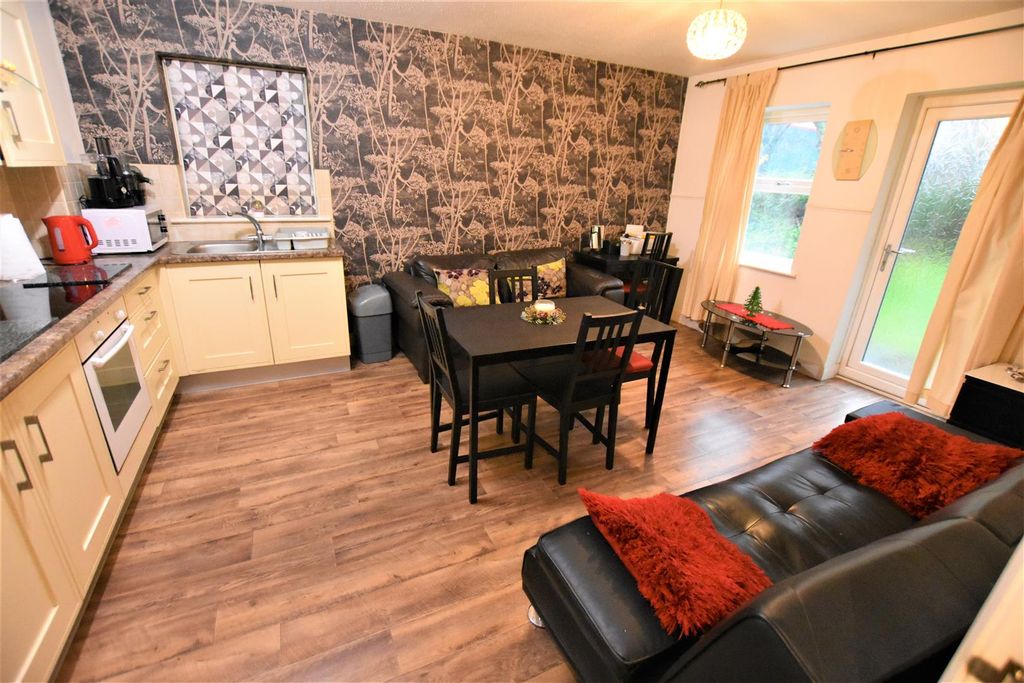 Property photo 2 of 5 Lounge