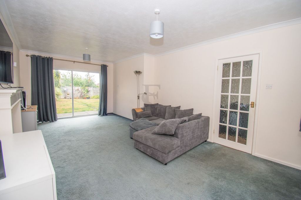 Property photo 2 of 13