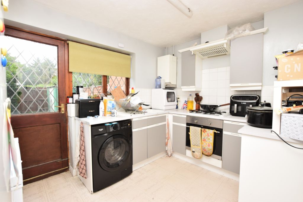 Property photo 2 of 7 Kitchen