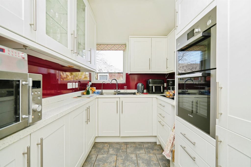 Property photo 2 of 20