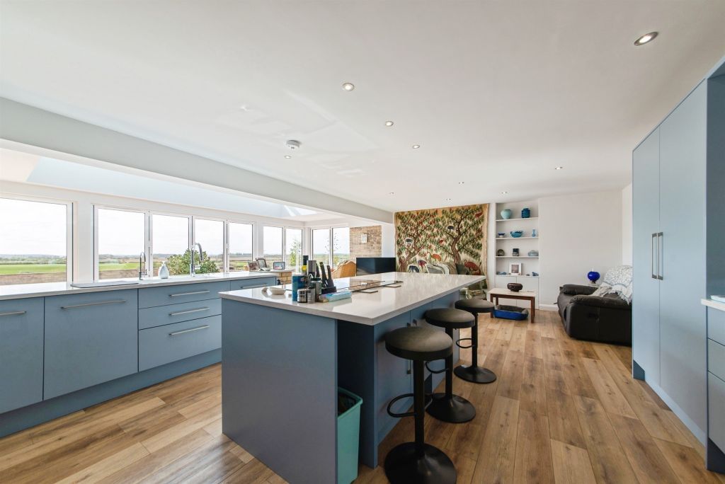 Property photo 2 of 33