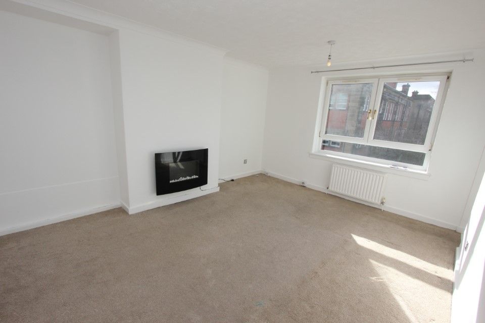 Property photo 3 of 8 Lounge